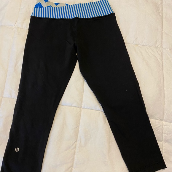 Lululemon crops size 6 - Picture 1 of 3